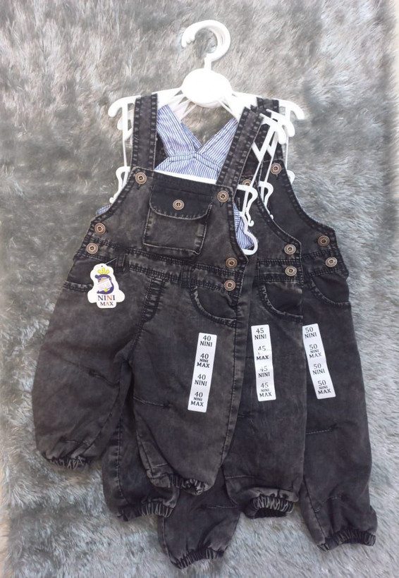 شلوار پیشبندی جین اسپرت طرح جیبدار رنگ مشکی ذغالی