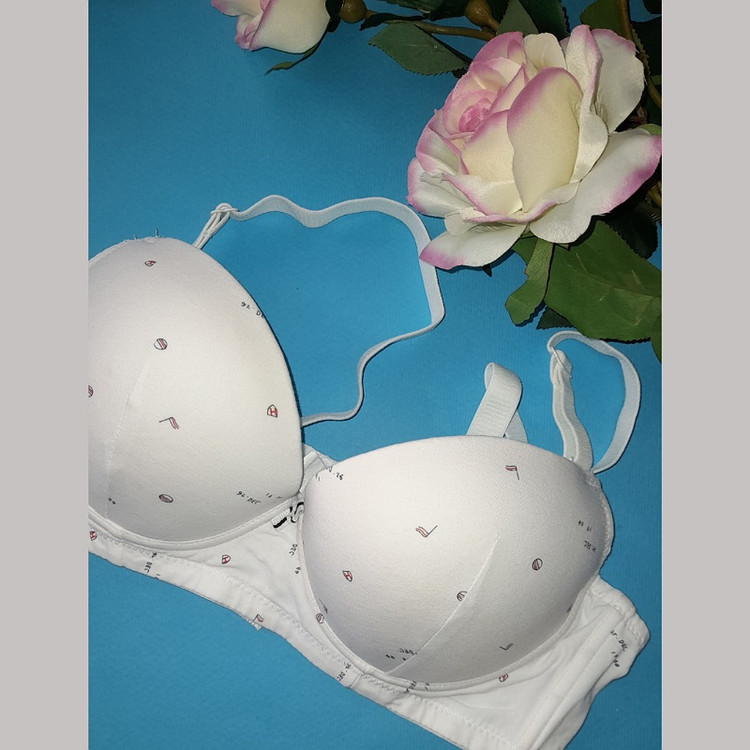 سوتین اسفنجی فنردار دخترانه در سه سایز 75 تا 85 دخترانه کاملا نخ پنبه وارداتی سه قزنه بافت پارچه بسیار نرم و لطیف