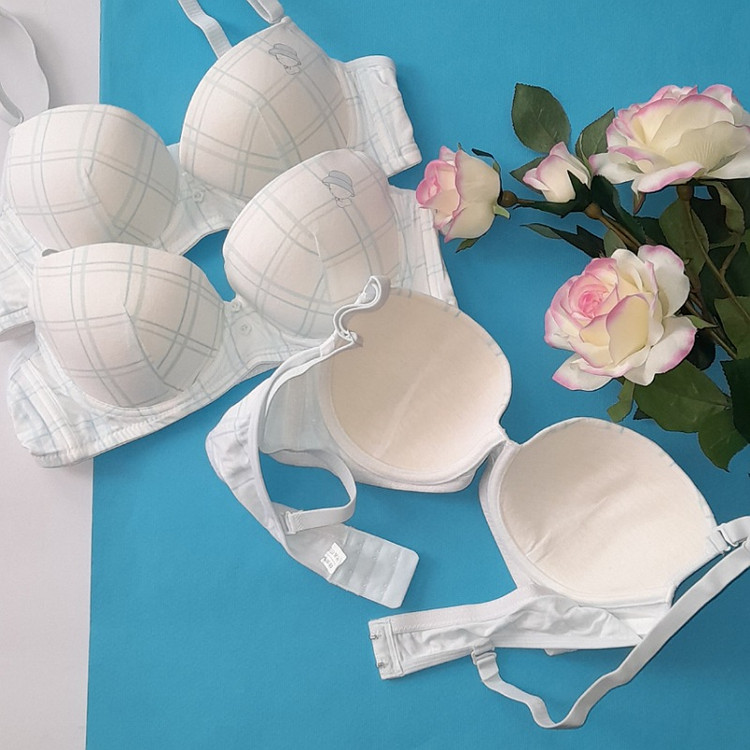 سوتین اسفنجی فنردار دخترانه در سه سایز 75 تا 85 دخترانه کاملا نخ پنبه وارداتی بافت پارچه بسیار نرم و لطیف