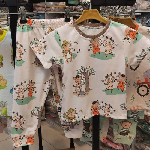 خرید ست لباس راحتی بچگونه جنس پنبه چاپ گاو های شاد سایزبندی موجود 35 مناسب 1 تا 2 سالگی