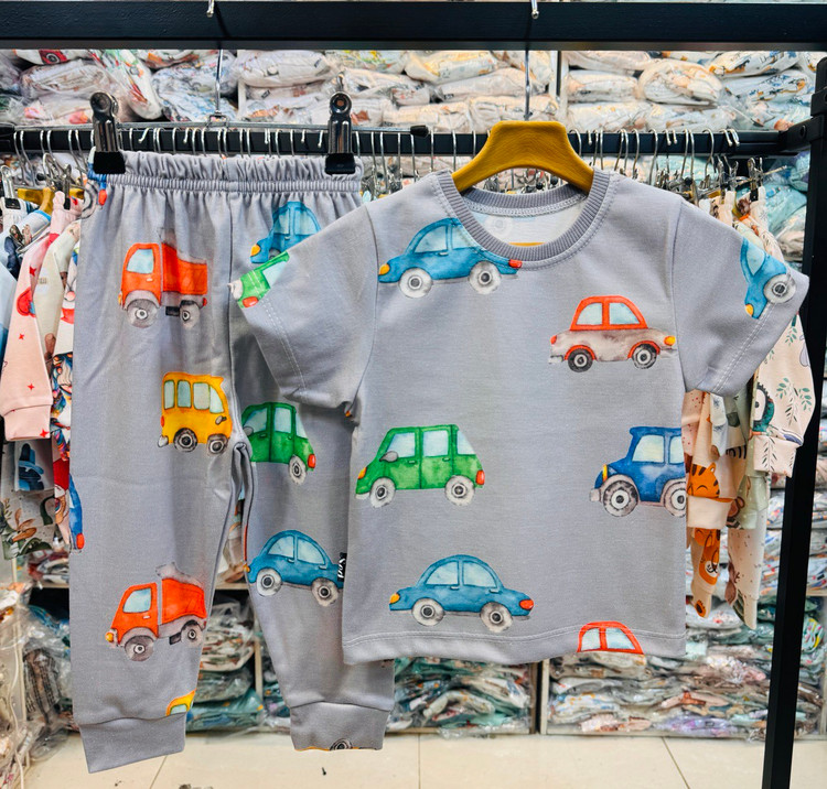 ست لباس راحتی بچگونه جنس پنبه چاپ ماشین طوسی سایزبندی موجود 35 و 50 مناسب 1-2 و 5-6 سالگی