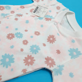 خرید سرهمی پنبه وارداتی چاپ گل مناسب نوزاد 3 تا 9 ماه با بهترین قیمت از پوشاک بی بی ست