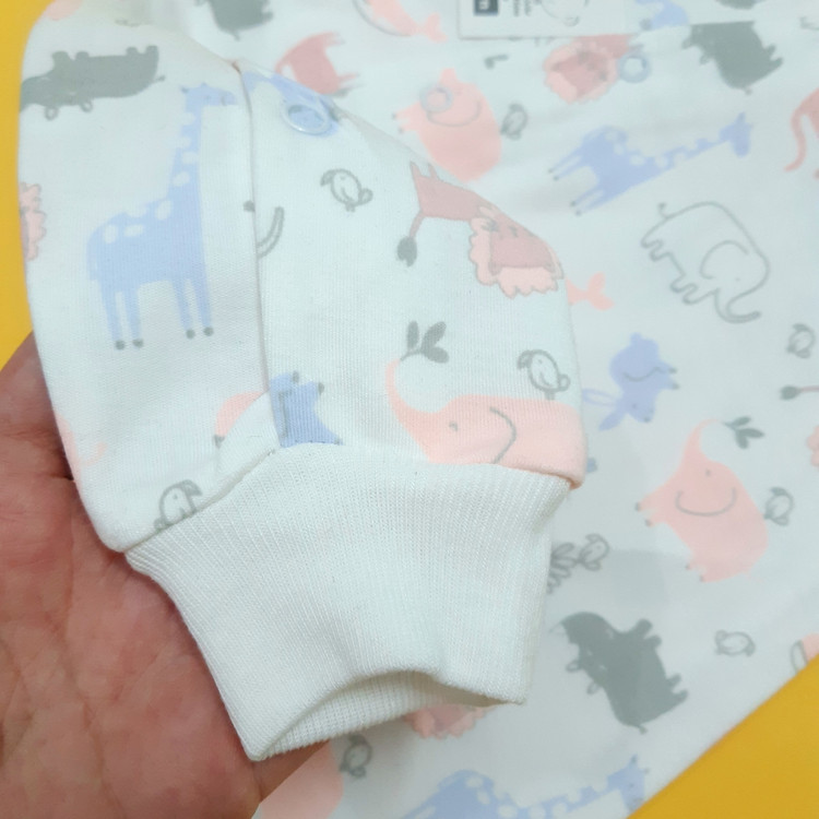 خرید سرهمی پنبه وارداتی چاپ زرافه مناسب نوزاد 3 تا 9 ماه با بهترین قیمت از پوشاک بی بی ست