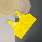 نیم تنه جلو دکمه زرد