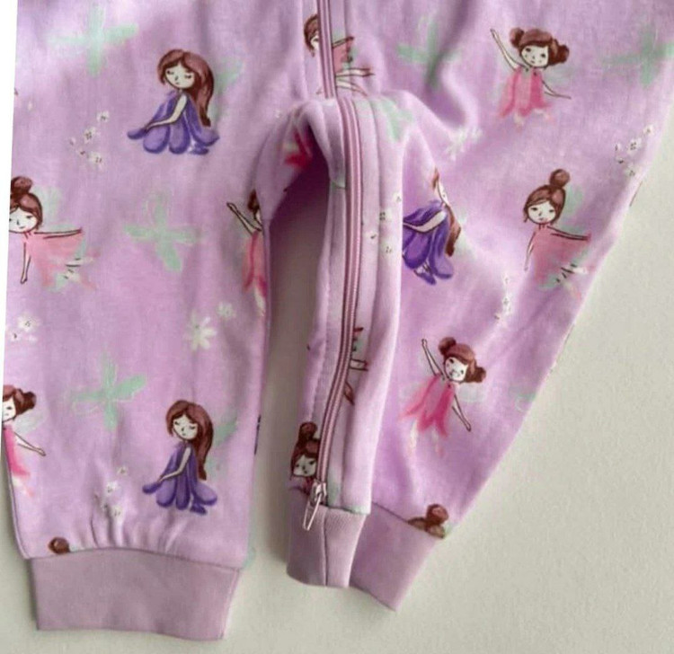 خرید آنلاین سرهمی زیپی نوزاد بدو تولد تا 3 سالگی طرح پرنسس از برند h&m رنگ یاسی چاپدار