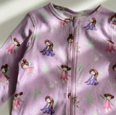 خرید آنلاین سرهمی زیپی نوزاد بدو تولد تا 3 سالگی طرح پرنسس از برند h&m رنگ یاسی چاپدار