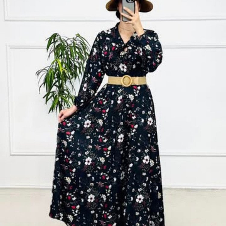 ساحلی گل دار زمینه مشکی گل قرمز