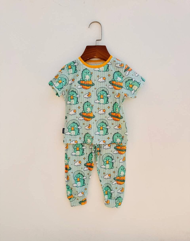 خرید تیشرت و شلوار خنک راحتی پارچه ریلی طرح دینو مناسب سنین 1 تا 7 سال سایزبندی 35 تا 55