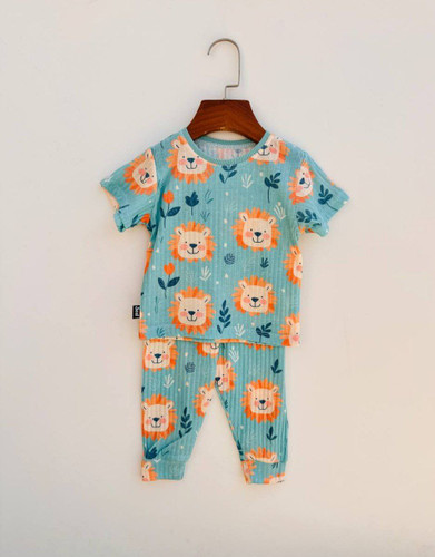 خرید تیشرت و شلوار خنک راحتی پارچه ریلی طرح شیر مناسب سنین 1 تا 7 سال سایزبندی 35 تا 55