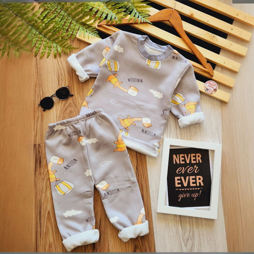 خرید بلوز و شلوار نرمالو | پنبه داخل کرکدار وارداتی گوانگجو | طرح زرافه مناسب 3 تا 6 سالگی