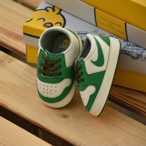 خرید اینترنتی پاپوش نوزادی طرح کتونی نایک مناسب نوزاد تا 18 ماهگی ( 10.5 تا 12.5 سانتیمتر)