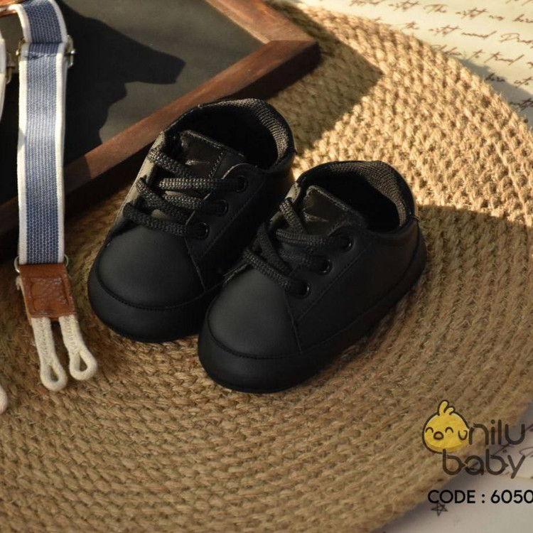 خرید اینترنتی پاپوش نوزادی کتونی ونس Vans سایز نوزاد تا 18 ماهگی (10.5 تا 12.5 سانتیمتر)