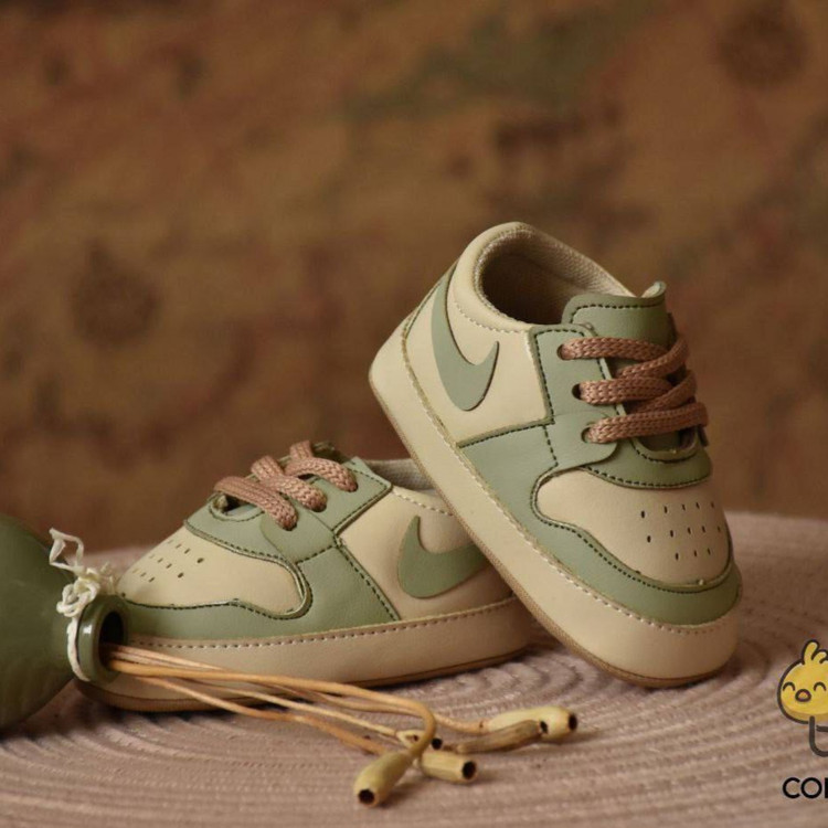 خرید اینترنتی پاپوش نوزادی طرح کتونی نایک مناسب نوزاد تا 18 ماهگی ( 10.5 تا 12.5 سانتیمتر)