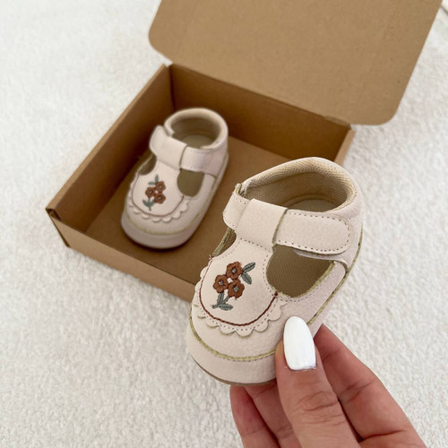 خرید پاپوش نوزادی دخترانه طرح صندل گلدار سایز نوزاد تا ١٨ ماهگی (10.5 تا 12.5 سانتیمتر)