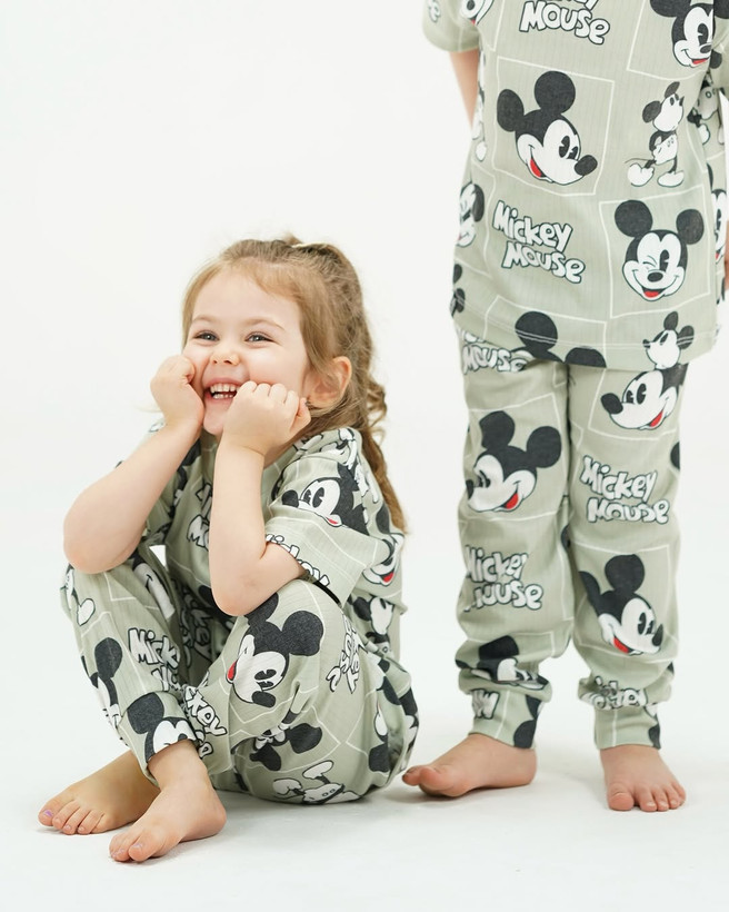 خرید لباس راحتی مادر و کودک جنس پنبه چاپ میکی مناسب سنین 1.5 تا 8 سال و سایز free مناسب 36 تا 48