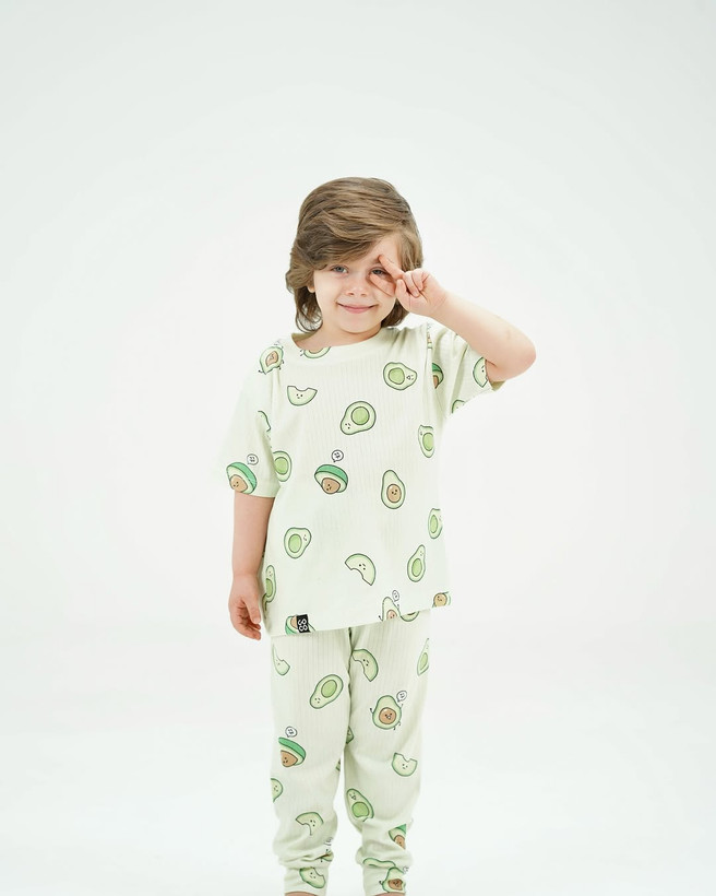 خرید لباس راحتی مادر و کودک جنس پنبه چاپ آووکادو مناسب سنین 1.5 تا 8 سال و سایز free مناسب 36 تا 48