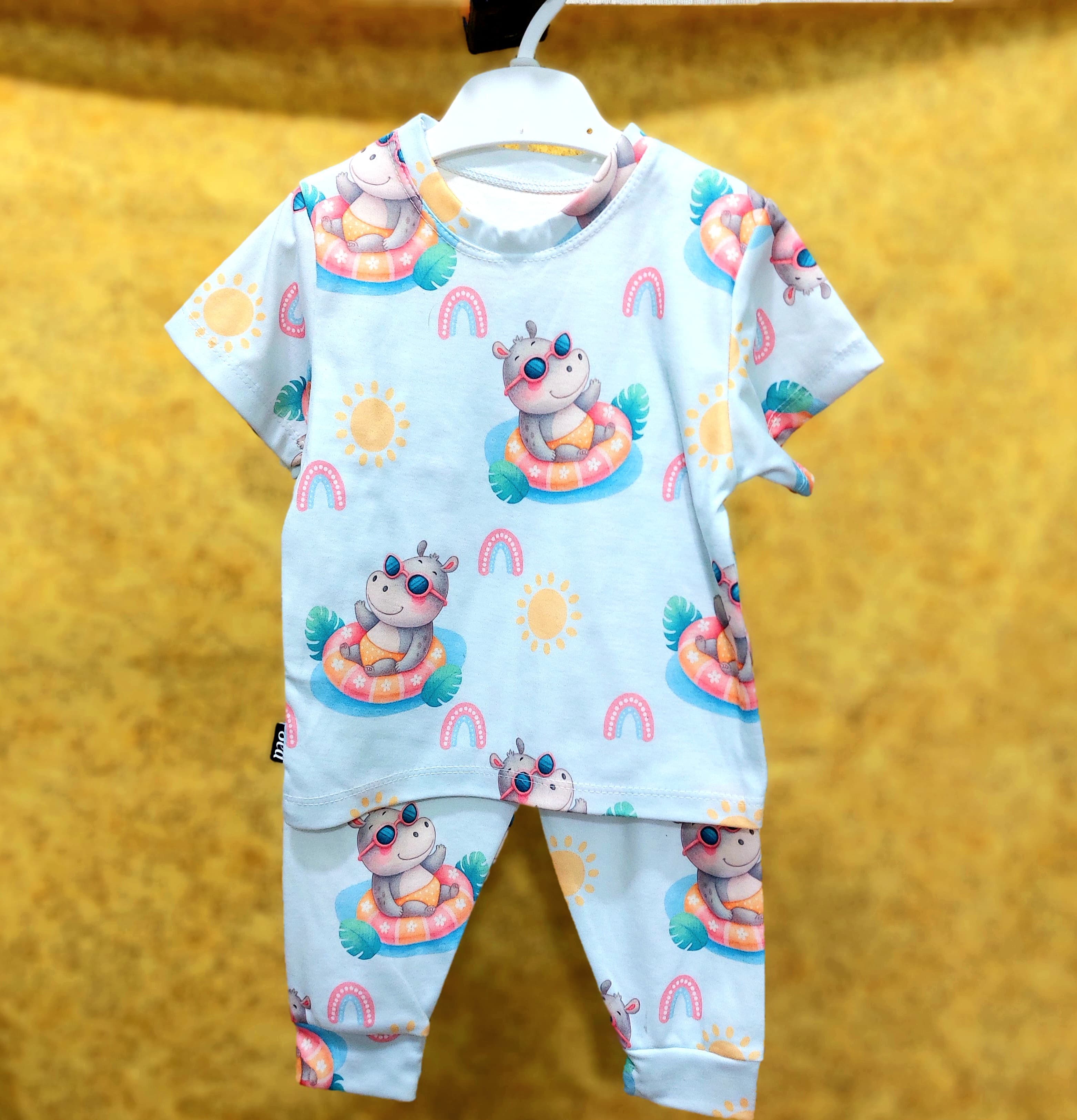 خرید آستین کوتاه و شلوار راحتی بچگونه 1 تا 6 سال سایزبندی 35 تا 50 قابل شستشو با وایتکس