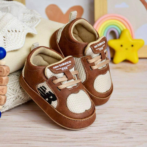 خرید اینترنتی پاپوش نوزادی کتونی نیوبالانس new balance قهوه ای سایز نوزاد تا 18 ماهگی (10.5 تا 12.5 سانتیمتر)