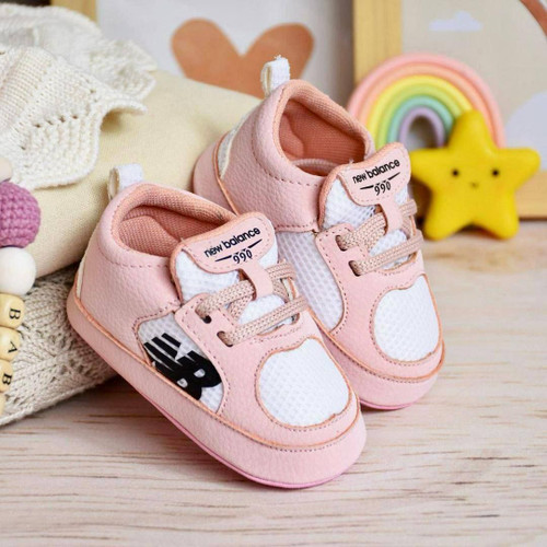 خرید اینترنتی پاپوش نوزادی کتونی نیوبالانس new balance صورتی سایز نوزاد تا 18 ماهگی (10.5 تا 12.5 سانتیمتر)